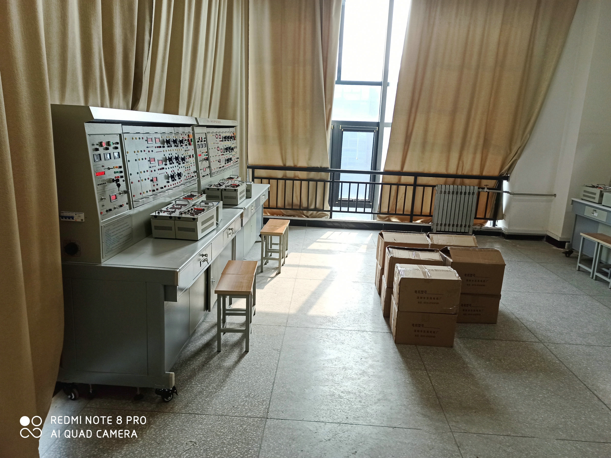 電機(jī)及電氣技術(shù)實(shí)驗(yàn)裝置(圖4) 電機(jī)及電氣技術(shù)實(shí)驗(yàn)裝置